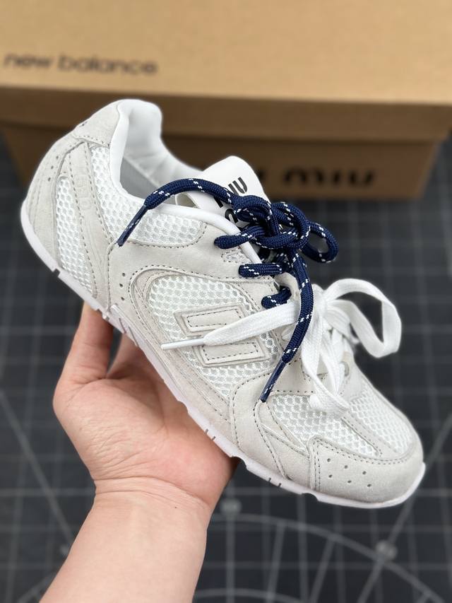 本地 核心私 miumiu X New Balance 24S联名款运动鞋 缪缪大秀上爆出的这双与new Balance 新百伦联名款运动 球鞋 后全球各大代购