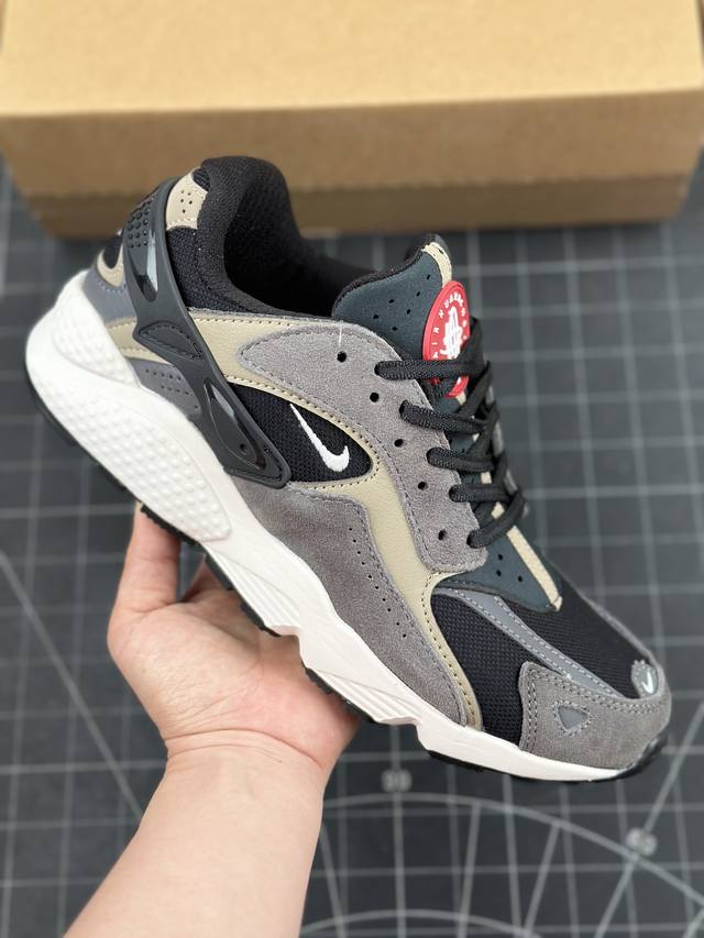 本地 核心私 耐克nike Air Huarache Runner 华莱士12代网面透气氯丁橡胶运动休闲跑鞋 此款鞋采用近几年比较流行的版型设计外观时尚大气 鞋