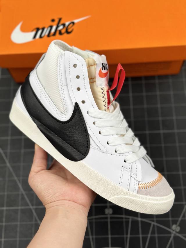 本地 核心私 耐克开拓者 Nike Blazer Mid ’77 Jumbo 大勾高帮休闲板鞋 鞋领采用弹性织物材质打造，方便穿脱的同时，带来舒适的穿着体验。鞋