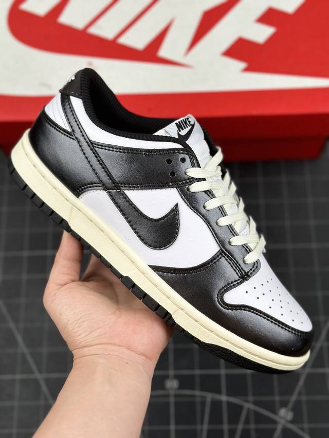 本地 核心私 St版 Nike Dunk Low “Vintage Panda” 复古熊猫 经典百搭休闲运动板鞋 整双鞋沿用黑白熊猫的经典配色方案，与此同时，鞋