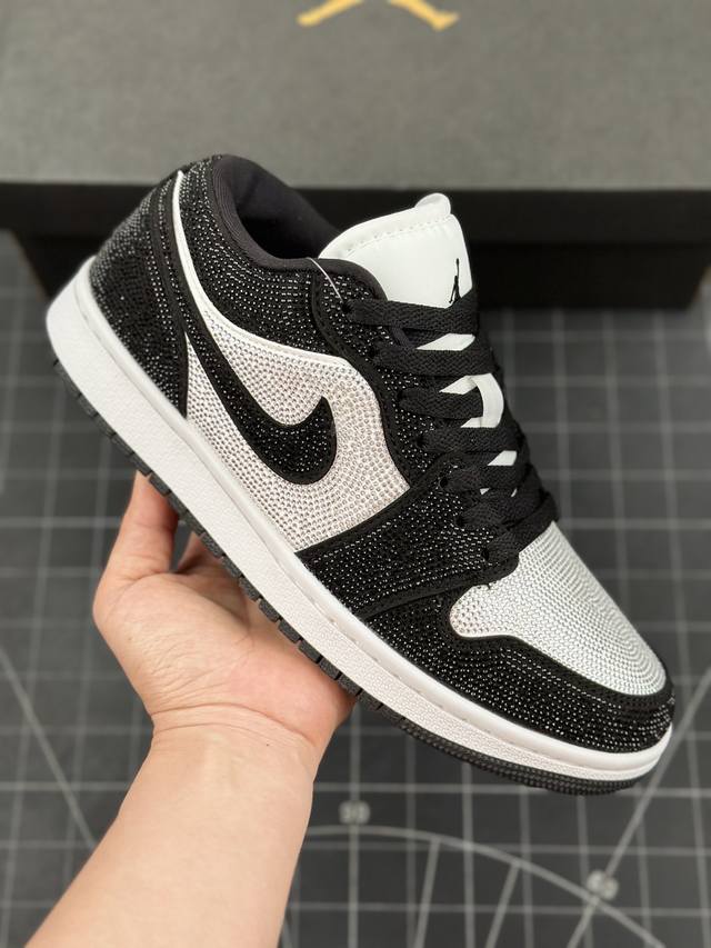 本地 核心私 头层air Jordan 1 Low “Black Toe” 钻石低帮 黑白脚趾 Aj1 乔丹1代 黑白 乔丹篮球鞋系列 但确实增加了一些小调整。