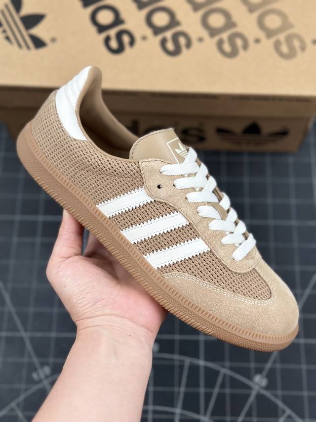 本地 核心私 莞产，非通货。Adidas Samba Og 三叶草联名款 桑巴纪念日系列 adidas 近70年的经典samba Og 风格 略微尖尖的鞋头,翻