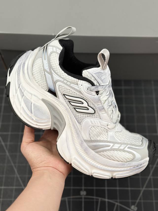 本地 核心私 公司级balenciaga Cargo Sneaker 10Xl 巴黎世家 balenciaga 2024 秋季大秀拉开帷幕，又一双更为夸张的鞋运