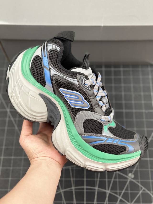 本地 核心私 公司级balenciaga Cargo Sneaker 10Xl 巴黎世家 balenciaga 2024 秋季大秀拉开帷幕，又一双更为夸张的鞋运