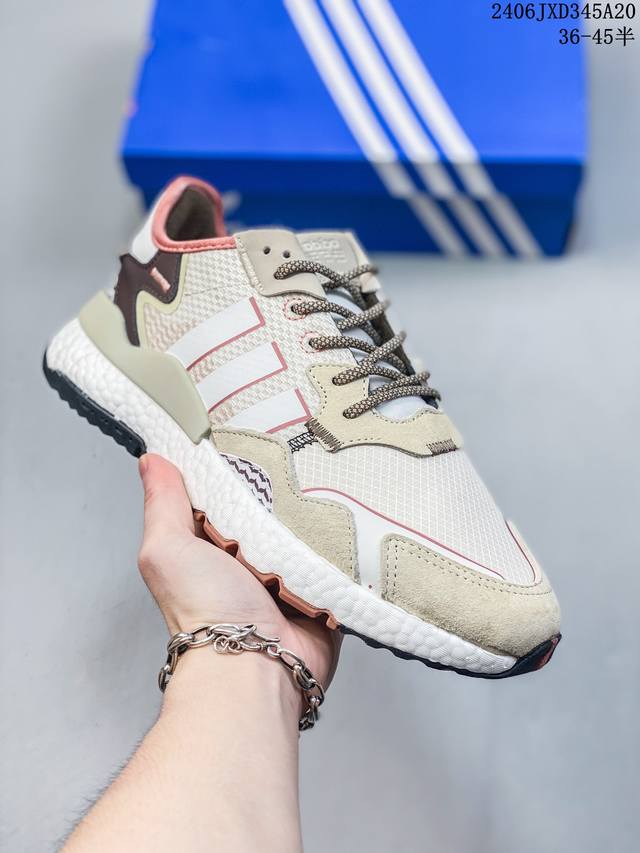 真标阿迪达斯adidas Nite Jogger 2019 Boost 夜行者新配色 复古跑鞋原厂材料 原厂大底 私家独模 网布搭配麂皮拼接打造鞋面 极具复古风