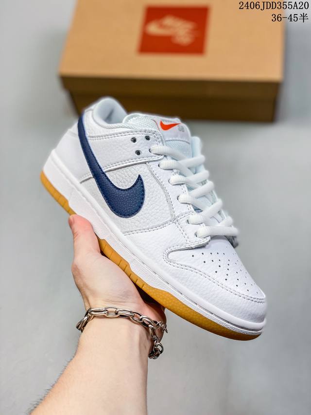 真标带半码 耐克nike Sb Dunk Low 扣篮系列复古低帮休闲运动滑板板鞋。采用脚感柔软舒适zoomair气垫，有效吸收滑板等极限运动在落地时带来的冲击