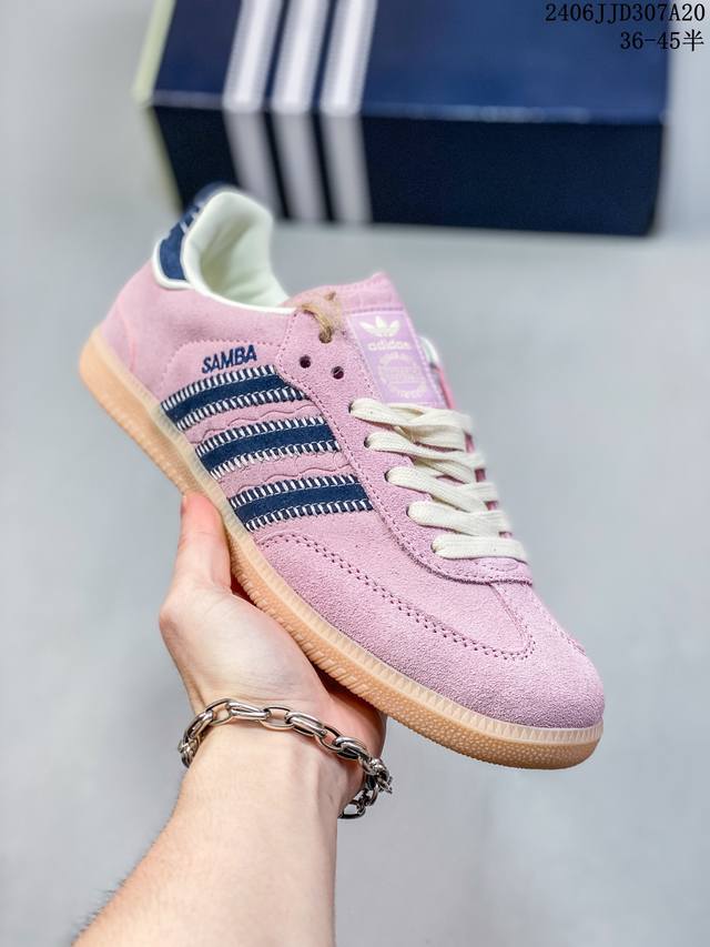 真标 阿迪达斯 Adidas Wb Pony Tonal Samba 运动板鞋 经典三叶草与德训鞋结合 复古种草。2023年，是阿迪达斯samba之年。Samb