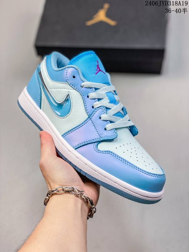 耐克 乔丹air Jordan 1 Low Aj1 乔1 乔丹1代aj1 低帮复古文化休闲运动篮球鞋。该鞋款从 1985 年元年款汲取设计灵感，焕新演绎简约经典