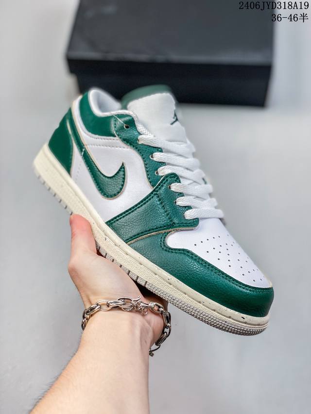 耐克 乔丹air Jordan 1 Low Aj1 乔1 乔丹1代aj1 低帮复古文化休闲运动篮球鞋。该鞋款从 1985 年元年款汲取设计灵感，焕新演绎简约经典