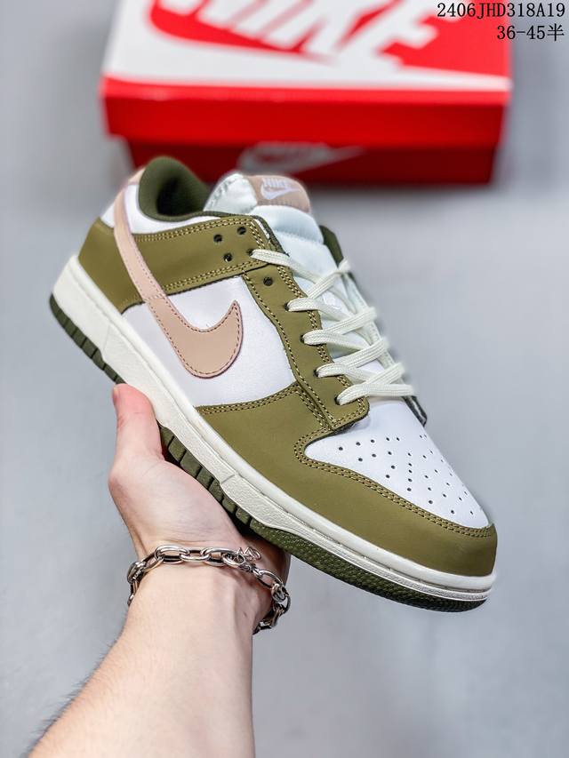 真标带半码 耐克nike Sb Dunk Low 扣篮系列复古低帮休闲运动滑板板鞋。采用脚感柔软舒适zoomair气垫，有效吸收滑板等极限运动在落地时带来的冲击