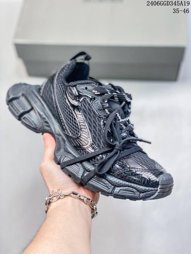 公司级 巴黎世家老爹鞋 解构主义完美诠释潮流新时尚balenciaga Triple-S Sneaker 时装复古厚底 姥爷鞋 正确字体粗细 位置 大小 正确侧