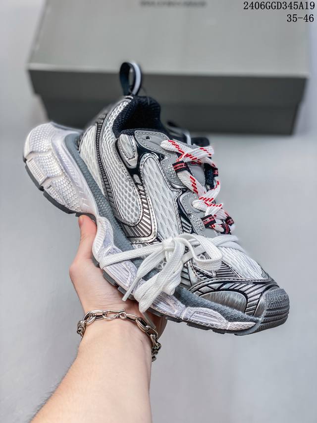 公司级 巴黎世家老爹鞋 解构主义完美诠释潮流新时尚balenciaga Triple-S Sneaker 时装复古厚底 姥爷鞋 正确字体粗细 位置 大小 正确侧