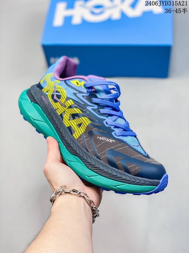 公司级hoka M Tecton X 2 全新配色 这个品牌来自于新西兰的毛利语，Hoka表示大地，One One表示飞越，连起来就是飞越地平线，One One