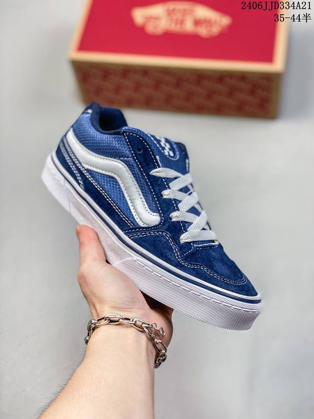 Vans Old Skool 经典复古防滑耐磨低帮板鞋男女联名款 棕色豹纹构成全新的配色，采用全麂皮鞋面鞋，黑色内搭章显经典长青配色！ 货号：Vn000Cr5C