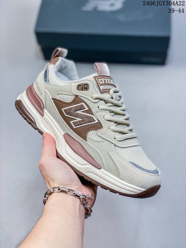 New Balance 新百伦 新款拼色舒适新款 原档案开发开发纸版楦型，原装4层组合独立私模大底长青之王”荣耀回归透气飞织鞋面 缓震高弹大低nb新百伦new