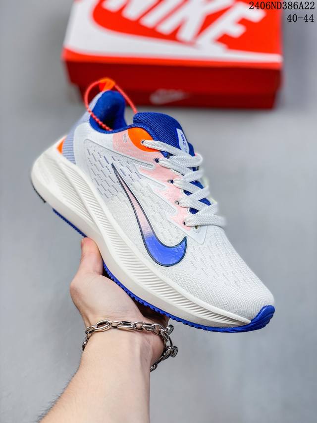 公司级内置气垫！耐克nike Zoom Winflo 8 登月w8轻质透气休闲运动跑步鞋。升级中底为cushlon St，材质上更显得轻盈透气，耐磨性提高同时也