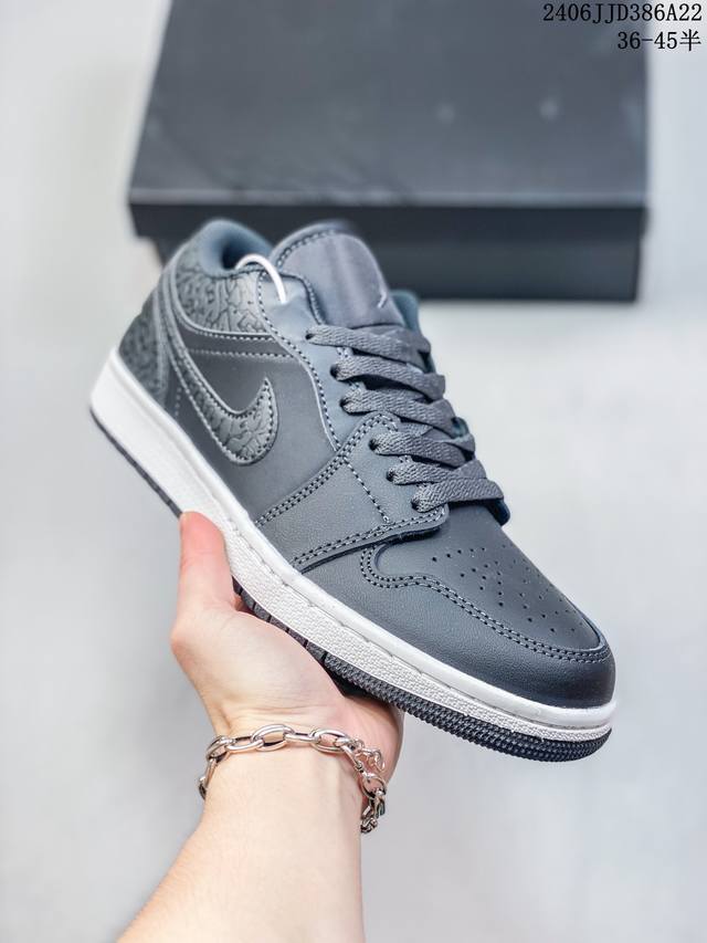 乔丹一代 Air Jordan 1 乔1 Aj1运动鞋复古休闲篮球鞋 低帮设计，提高了与足部的贴合度，给人不一样的穿着体验。鞋底的平稳支撑，让你在运动中随意冲刺