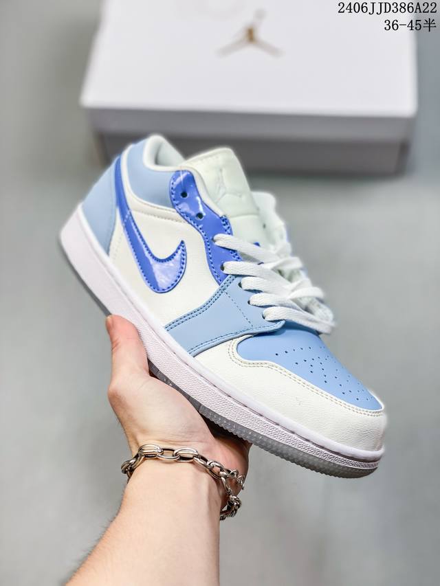 乔丹一代 Air Jordan 1 乔1 Aj1运动鞋复古休闲篮球鞋 低帮设计，提高了与足部的贴合度，给人不一样的穿着体验。鞋底的平稳支撑，让你在运动中随意冲刺