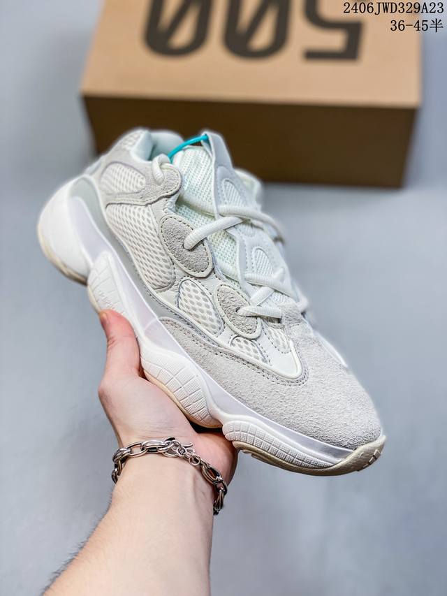 Adidas 阿迪达斯 Yeezy 500 椰子 男女复古老爹鞋跑步鞋厚底老爹鞋。要说 Yeezy 家族中最有质感的鞋款，那 Yeezy 500 绝对排得上号。