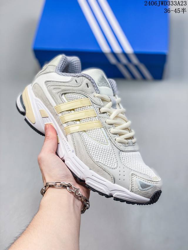 公司货adidas Originals Forum在今年重磅回归 ，低帮的灵巧设计同样备受潮人喜爱 也更适宜春夏季的穿着，版型、细节完美，原盒原标 专供外贸渠道