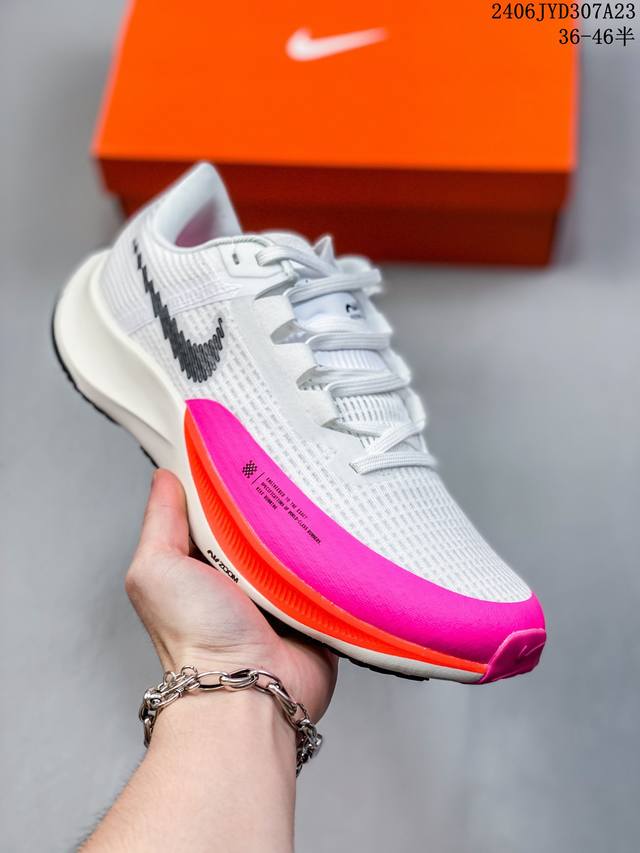 耐克 男鞋 Nike Air Zoom Rival Fly 3 超弹透气老爹鞋 轻量运动跑步鞋。鞋款搭载 Flyknit 材料 出众弹性 易于穿脱 采用reac