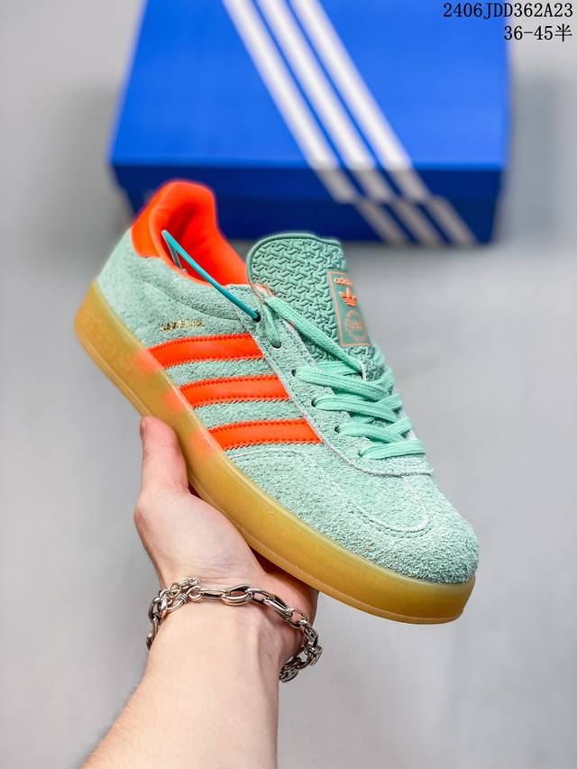 阿迪达斯 Adidas Samba新款 德训鞋 时尚休闲运动板鞋- Wales Bonner 的 Adidas Samba “Studded”亮相，Adidas