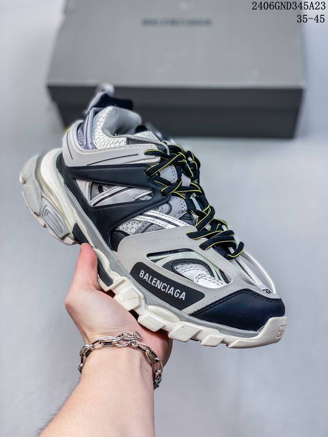 Balenciaga 巴黎世家 男女鞋升级品质版，原版一致配件防尘袋及附送鞋带，全部采用原档案原楦数据开发，1:1比例克重，原装全掌升级乳胶鞋垫设计，市面最为正