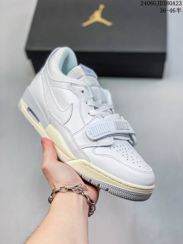 公司级 Air Jordan Legacy 312 Low低帮 乔丹三合一 有着交错结合的设计，它的名字就展现出它所包含的鞋款元素，312 分别对应了 Air