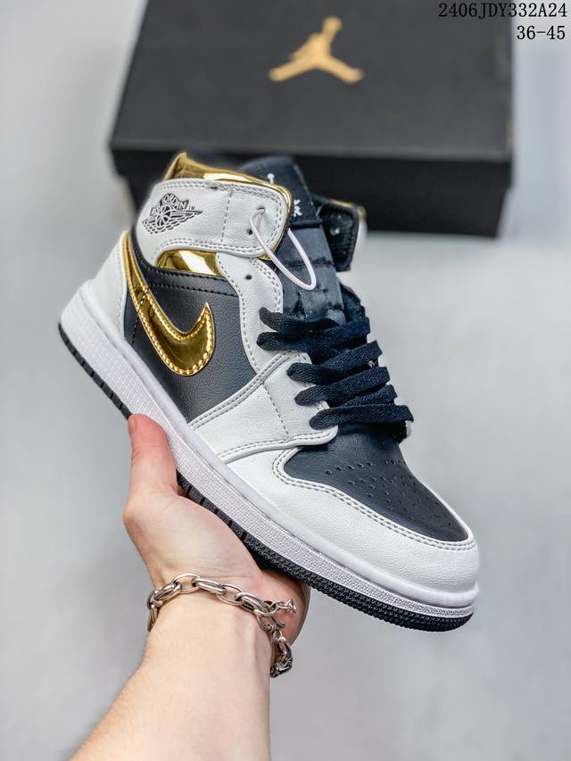 耐克 Nike Air Jordan 1 Retro High Og 乔丹一代篮球鞋复刻运动鞋 皮面高帮板鞋的设计灵感源自运动夹克，带你重温入选球队时刻。采用经