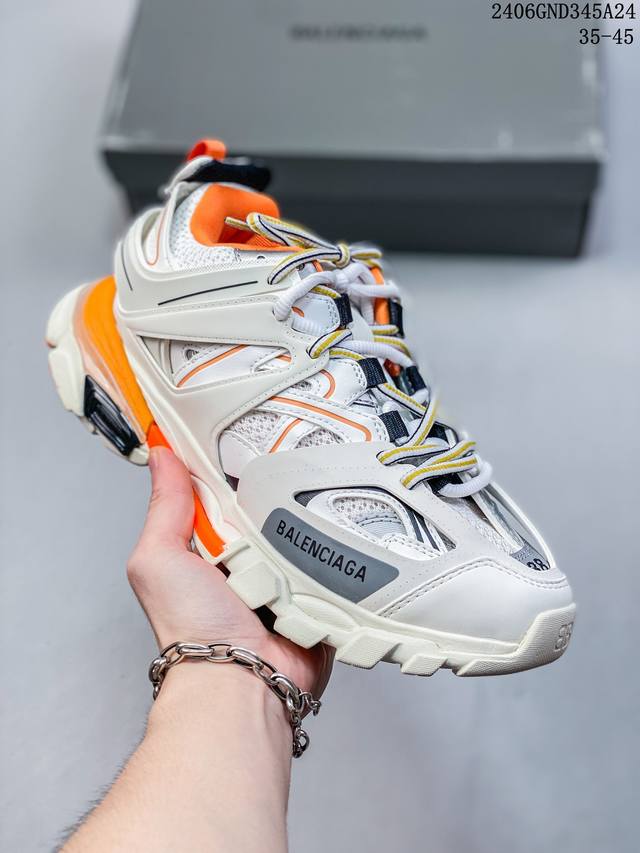 Balenciaga 巴黎世家 男女鞋升级品质版，原版一致配件防尘袋及附送鞋带，全部采用原档案原楦数据开发，1:1比例克重，原装全掌升级乳胶鞋垫设计，市面最为正