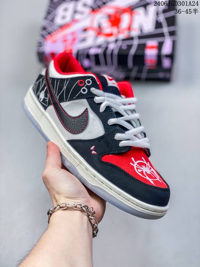 真标带半码 耐克nike Sb Dunk Low 扣篮系列复古低帮休闲运动滑板板鞋。采用脚感柔软舒适zoomair气垫，有效吸收滑板等极限运动在落地时带来的冲击