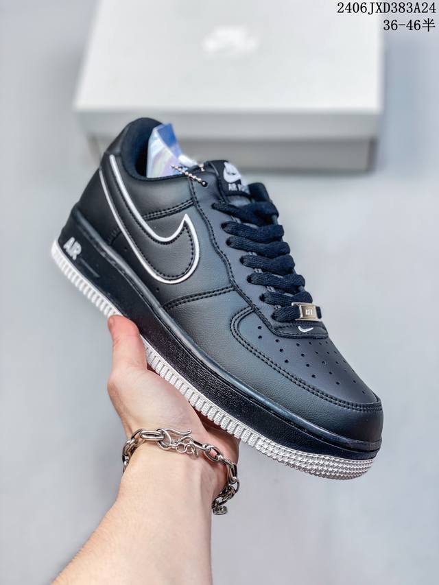 公司级耐克nike Air Force 1 Low 空军一号低帮百搭休闲运动板鞋。柔软、弹性十足的缓震性能和出色的中底设计，横跨复古与现代的外型结合，造就出风靡