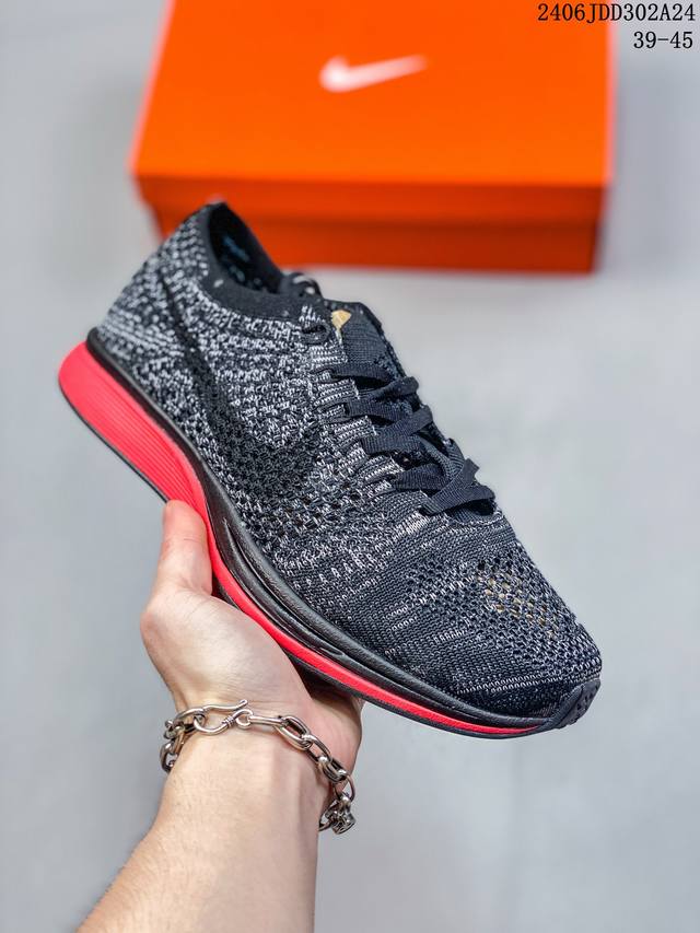 耐克nike Flyknit Racer Bd登月档案飞织面 零色差还原细节无懈可击 情怀单品飞线跑鞋男鞋 货号#526628-010 Size：36～45 编