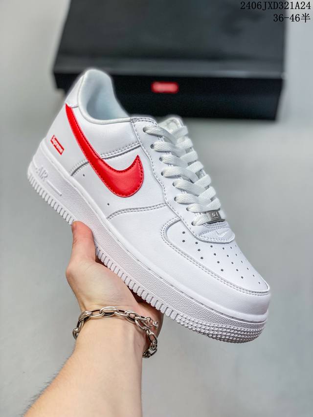 公司级耐克nike Air Force 1 Low 空军一号低帮百搭休闲运动板鞋。柔软、弹性十足的缓震性能和出色的中底设计，横跨复古与现代的外型结合，造就出风靡