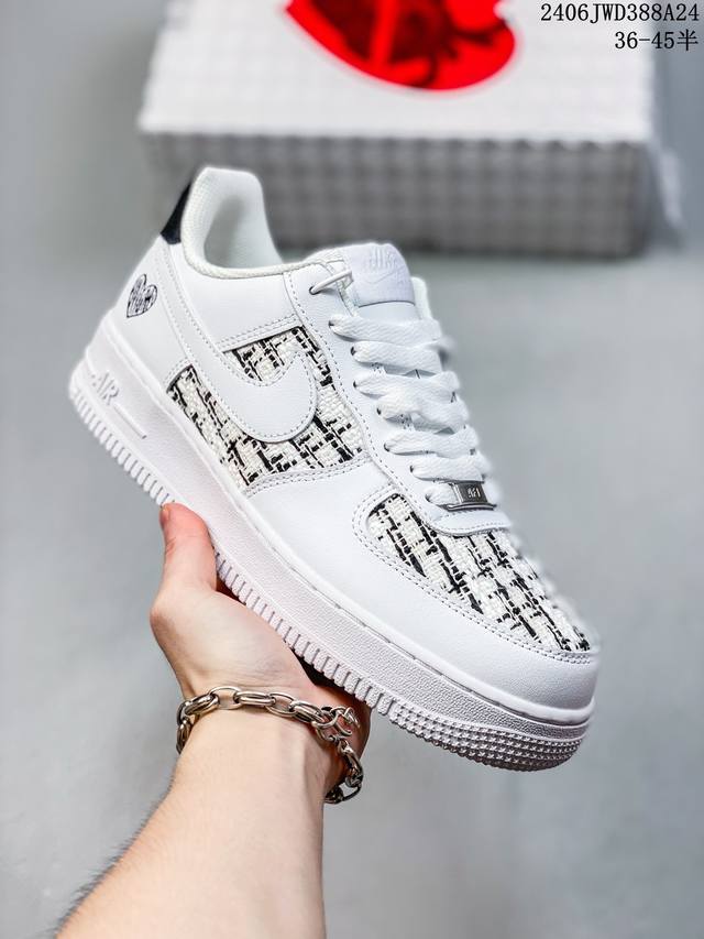 公司级耐克nike Air Force 1 Low 空军一号低帮百搭休闲运动板鞋。柔软、弹性十足的缓震性能和出色的中底设计，横跨复古与现代的外型结合，造就出风靡