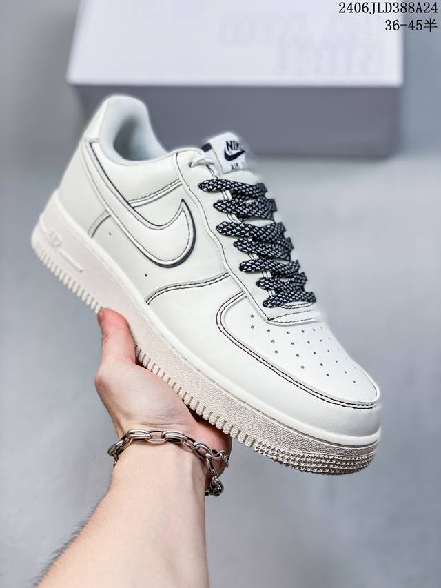 公司级耐克nike Air Force 1 Low 空军一号低帮百搭休闲运动板鞋。柔软、弹性十足的缓震性能和出色的中底设计，横跨复古与现代的外型结合，造就出风靡