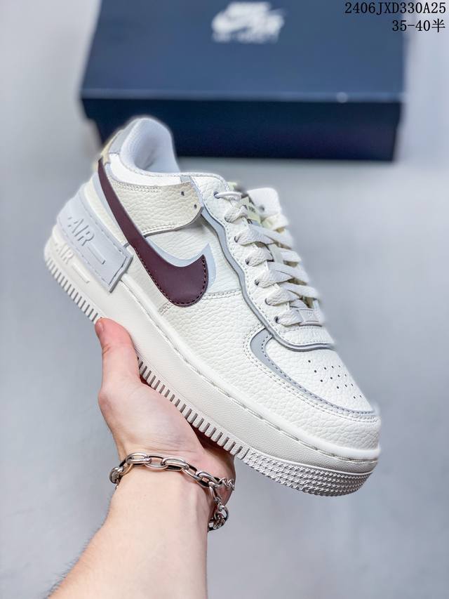 公司级空军马卡龙果冻系列 耐克 Nike Air Force 1 Shadow Af1解构机能拼接 空军一号轻量增高魔术贴低帮百搭板鞋，一改原先的常规 Swoo