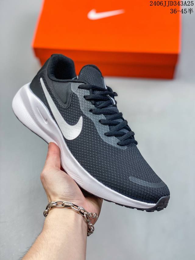 颠覆式升级！Nike 飞马新鞋 触感柔软，质感升级！随着“耐克 蓝图 系列”在巴黎的盛大发布，全新一代 登月41代 Nike Pegasus 41也正式登场啦！