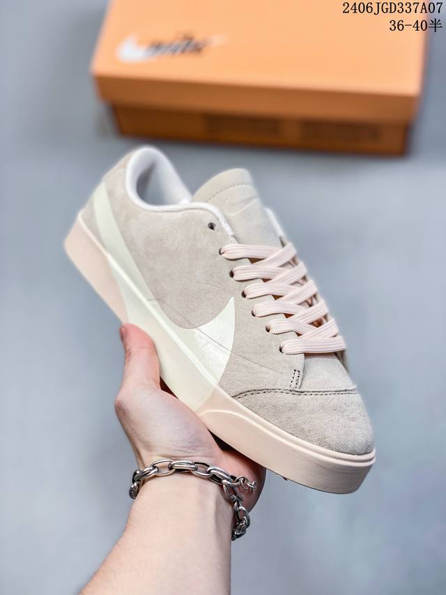 公司级耐克nike Sb Bruin Hi黑武士鞋款还于鞋舌处采用钢压点缀品牌标识，奢华感大为提升！也为整体造型注入更多简洁潮流元素 货号:Av2253-001