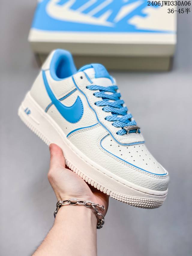 公司级耐克nike Air Force 1 Low 空军一号低帮百搭休闲运动板鞋。柔软、弹性十足的缓震性能和出色的中底设计，横跨复古与现代的外型结合，造就出风靡