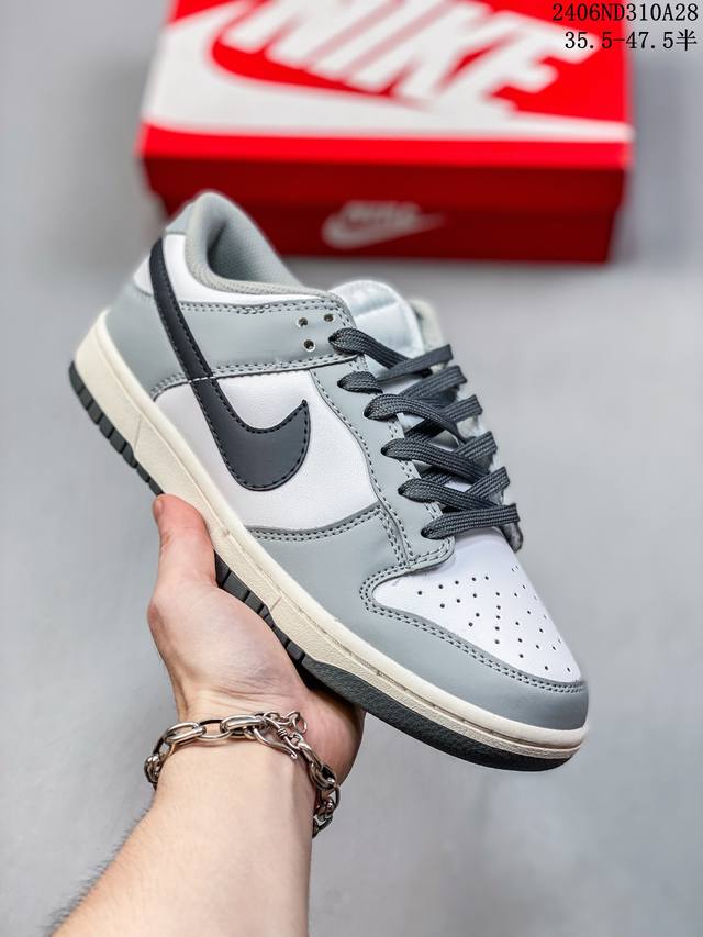 真标带半码 耐克nike Sb Dunk Low 扣篮系列复古低帮休闲运动滑板板鞋。采用脚感柔软舒适zoomair气垫，有效吸收滑板等极限运动在落地时带来的冲击