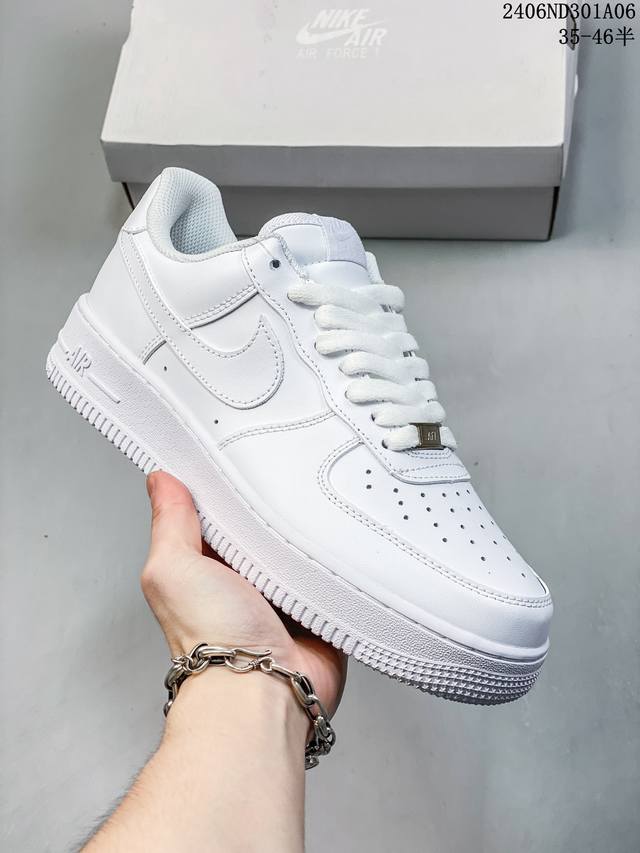 公司级耐克nike Air Force 1 Low 空军一号低帮百搭休闲运动板鞋。柔软、弹性十足的缓震性能和出色的中底设计，横跨复古与现代的外型结合，造就出风靡