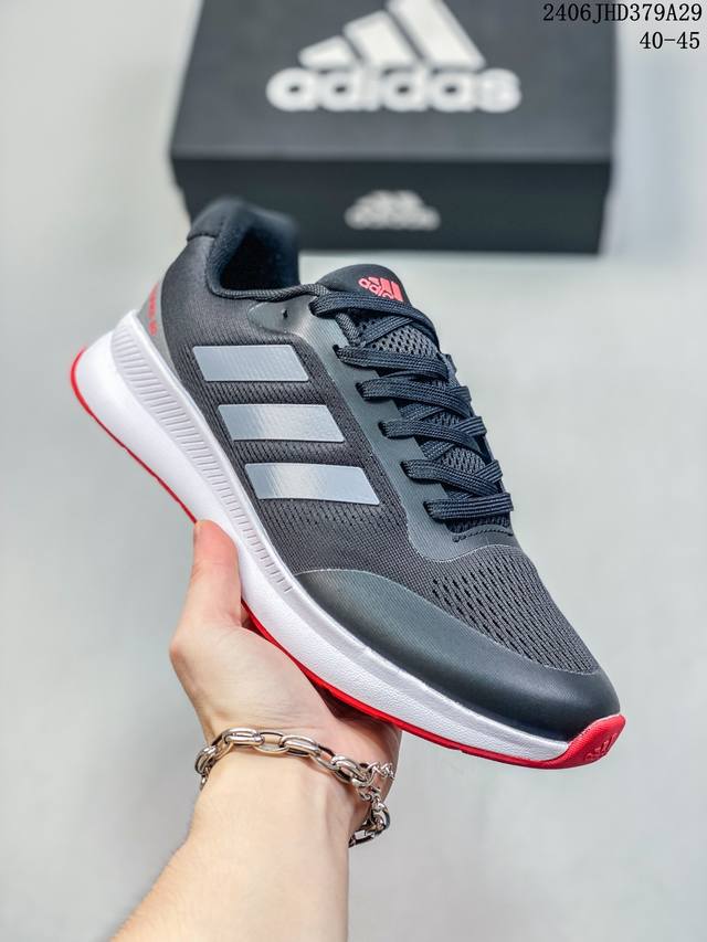 Adidas 阿迪达斯 阿迪达斯adidas Duramo Sl跑鞋时尚老爹运动鞋，选用针织网面鞋面，质轻而柔软，透气吸汗且防臭。鞋侧饰以经典三条纹作装饰，简洁