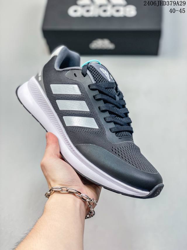 Adidas 阿迪达斯 阿迪达斯adidas Duramo Sl跑鞋时尚老爹运动鞋，选用针织网面鞋面，质轻而柔软，透气吸汗且防臭。鞋侧饰以经典三条纹作装饰，简洁