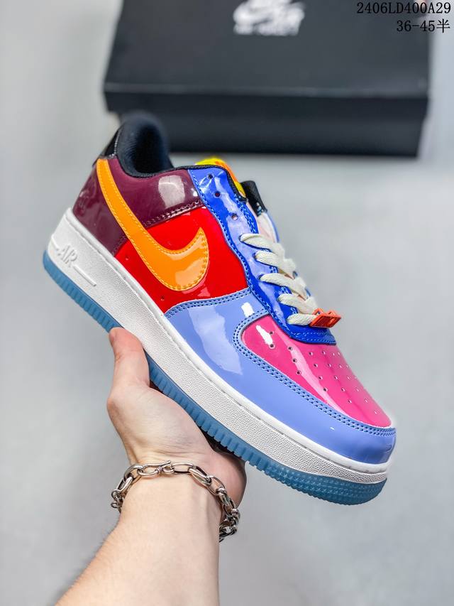 福利特价 耐克nike Air Force 1 Low 空军一号 低帮百搭休闲运动板鞋 柔软、弹性十足的缓震性能和出色的中底设计，横跨复古与现代的外型结合，造就