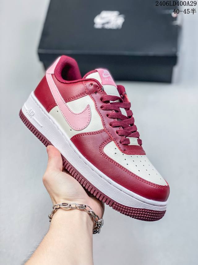 福利特价 耐克nike Air Force 1 Low 空军一号 低帮百搭休闲运动板鞋 柔软、弹性十足的缓震性能和出色的中底设计，横跨复古与现代的外型结合，造就