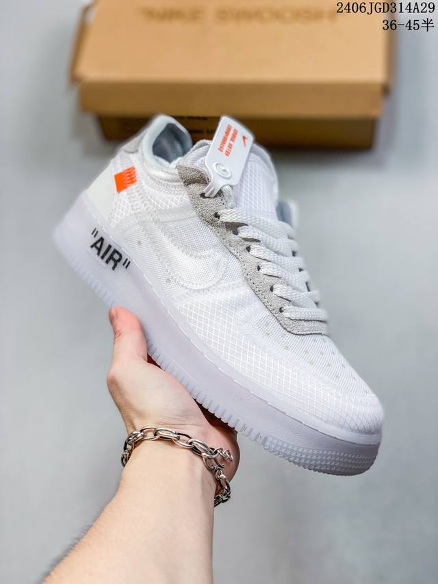 公司级耐克nike Air Force 1 Low 空军一号低帮百搭休闲运动板鞋。柔软、弹性十足的缓震性能和出色的中底设计，横跨复古与现代的外型结合，造就出风靡