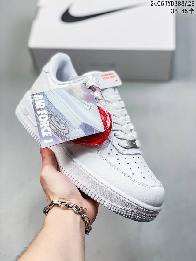 真标耐克nike Air Force 1 Low 空军一号低帮百搭休闲运动板鞋。柔软、弹性十足的缓震性能和出色的中底设计，横跨复古与现代的外型结合，造就出风靡全