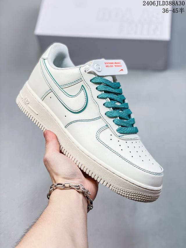 公司级耐克nike Air Force 1 Low 空军一号低帮百搭休闲运动板鞋。柔软、弹性十足的缓震性能和出色的中底设计，横跨复古与现代的外型结合，造就出风靡