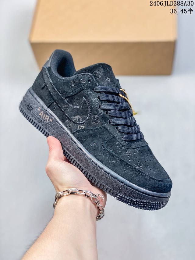 公司级耐克nike Air Force 1 Low 空军一号低帮百搭休闲运动板鞋。柔软、弹性十足的缓震性能和出色的中底设计，横跨复古与现代的外型结合，造就出风靡